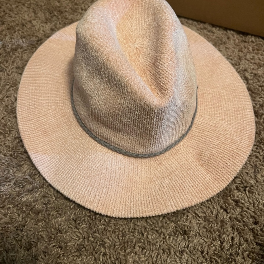 Womens light pink hat